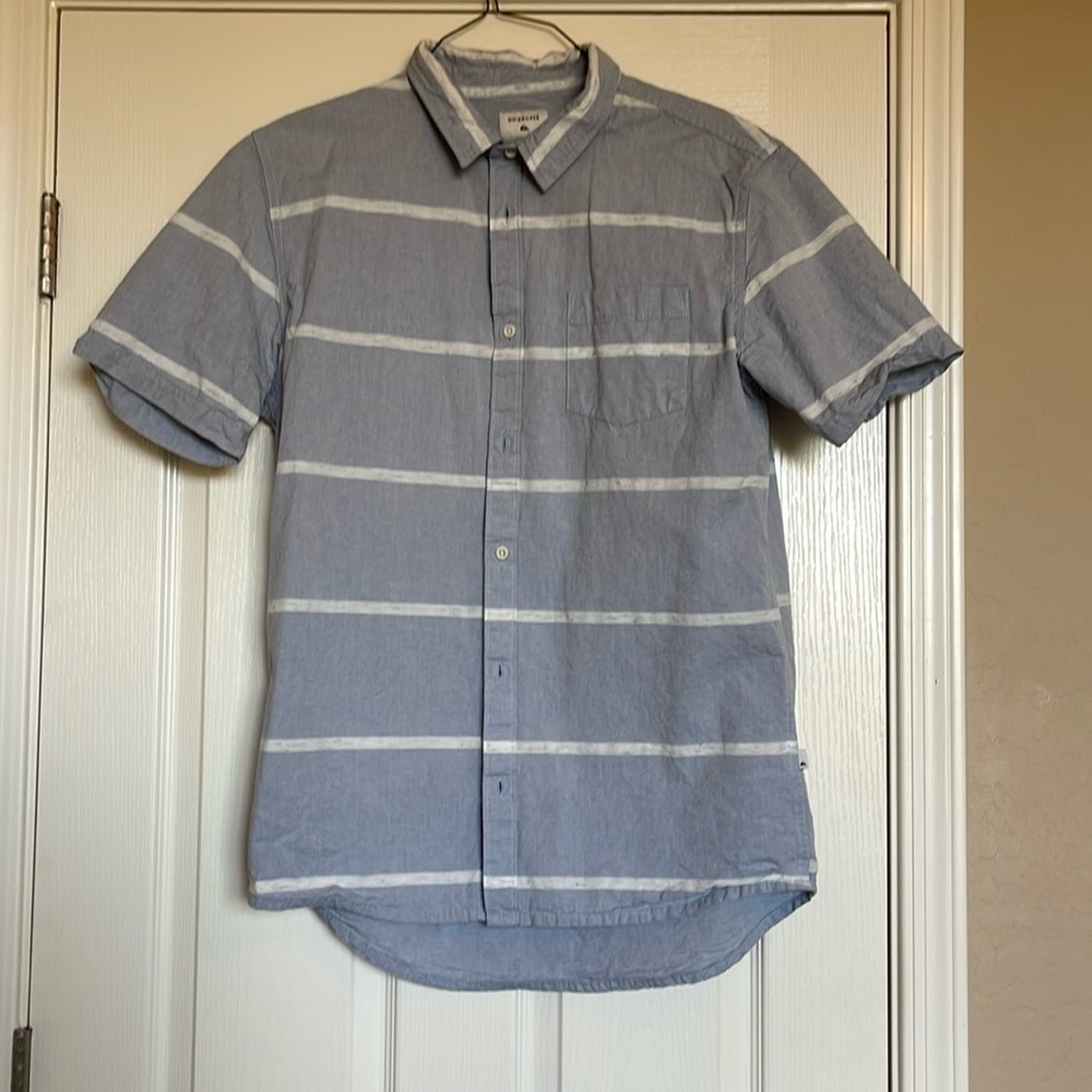 Men’s quicksilver shirt size medium excellent condition